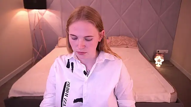 NikkyReyyy's Webcam Show