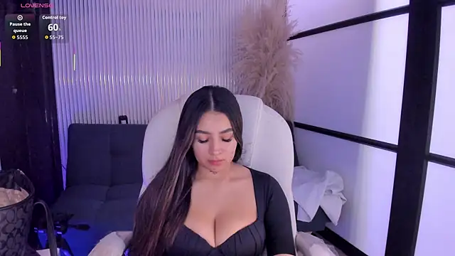 LunaBaker-1's Live XXX Chat