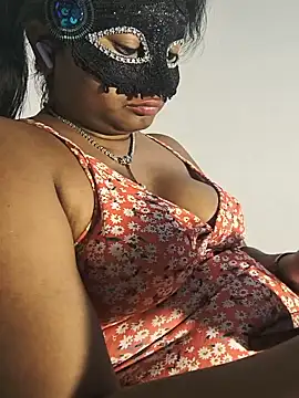 DIRTYSECRET_QUEEN_07 élő XXX-chatje