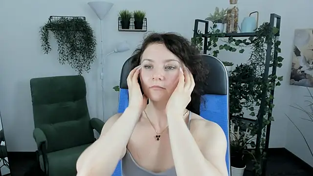 AureliaGleam Adlı Modelin Canlı XXX Sohbeti