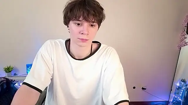 AnthonyCuutie webcam show