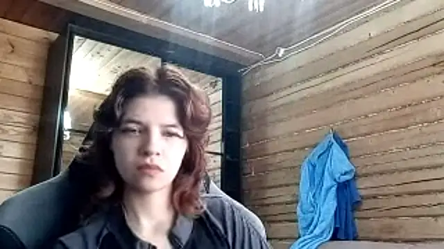 LowkeyIndigo élő XXX-chatje