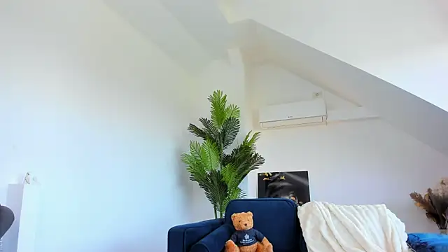 Issa_Belle18's Webcam Show
