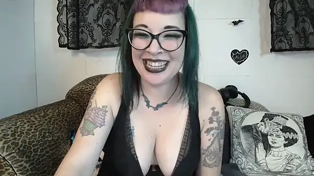 Missy-Dee: διαδικτυακό σόου στην κάμερα