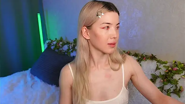 LindaThackerr live XXX chat