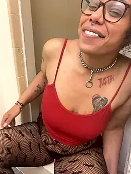 Desirae_Luciano Show in webcam