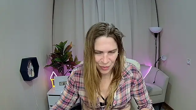 Chat XXX en directo de TessaDaybreak