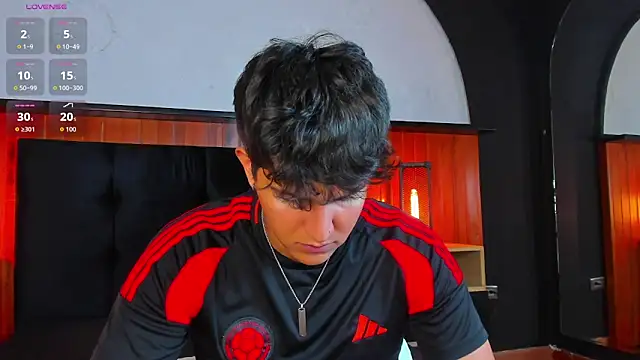 Show modela Leo_Savage_ na web-kameri