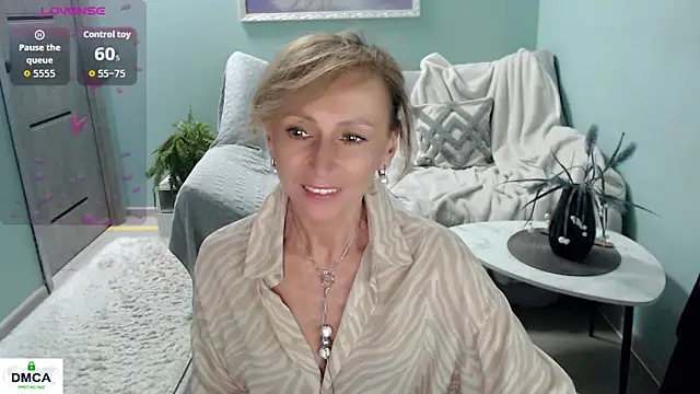 HornyMilf_777's Webcam Show