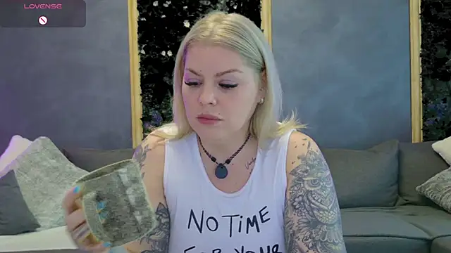 Issa_Jo's Live XXX Chat