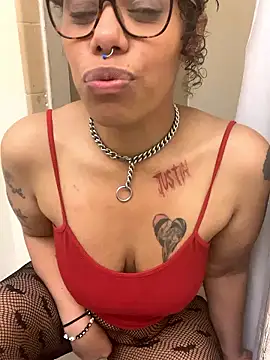 Desirae_Luciano's Live XXX Chat