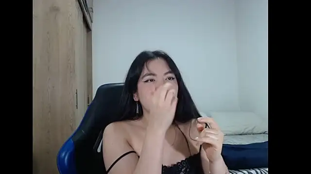 EloiseJunn Live XXX chat