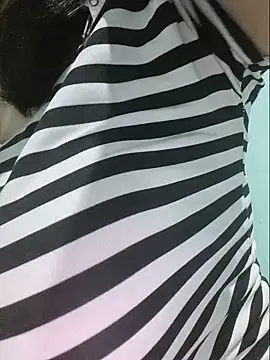 Chatroom XXX en direct de Shine_Mai
