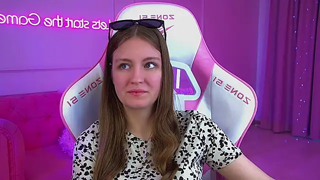 SofiaSarvains' Live XXX Chat