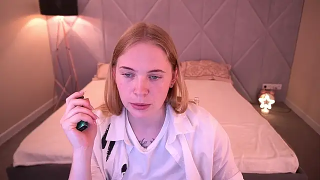 NikkyReyyy's Live XXX Chat
