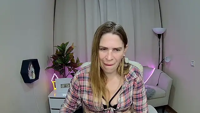 TessaDaybreak élő XXX-chatje