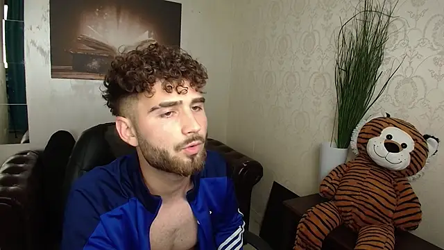 KyloEast élő XXX-chatje