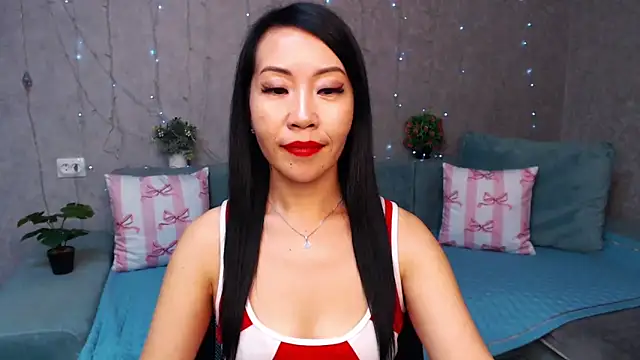 LiaPak's Live XXX Chat