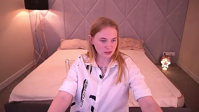 NikkyReyyy's Live XXX Chat