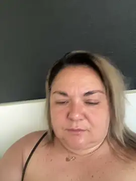 MikyVesela Chat XXX in diretta