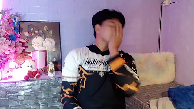 Rain_cum's Webcam Show