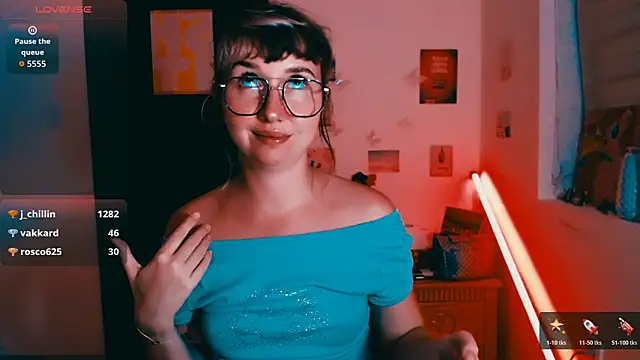 Cosmo_Riri: онлайн-секс-чат