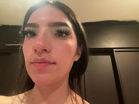 Show modela DesireLuxe na web-kameri