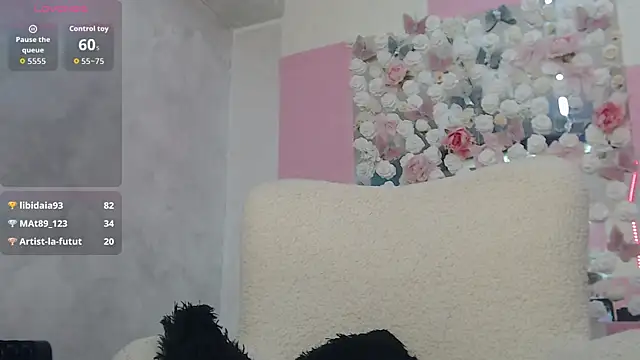 XXX chat uživo modela EmberLuna_