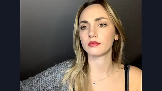 ScarlettSensitive Adlı Modelin Canlı XXX Sohbeti