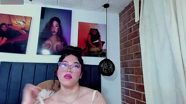 kyliejenner_hot's Live XXX Chat