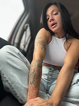 JulliaVegas' Live XXX Chat