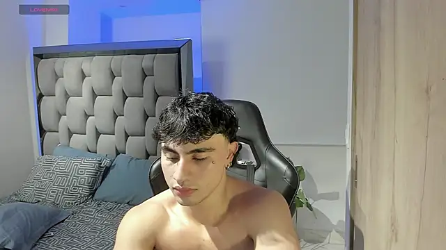 zack_lenox's Webcam Show