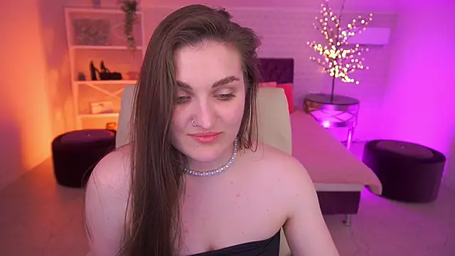 EmmyCharmm Adlı Modelin Canlı XXX Sohbeti