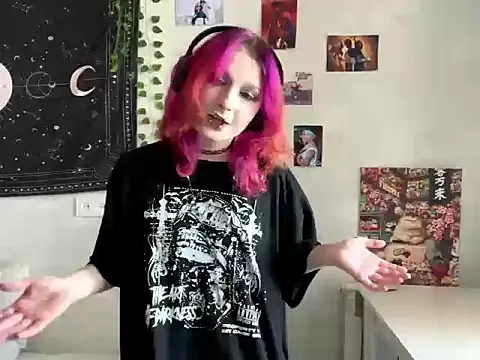 Playful_Vi Live XXX-chat