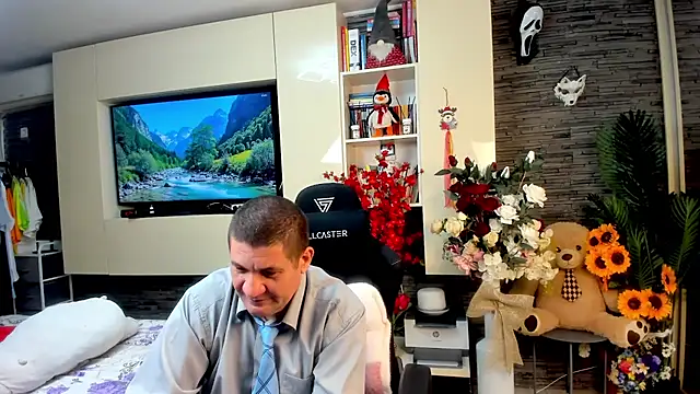 SpartacusDaddy48 Show in webcam
