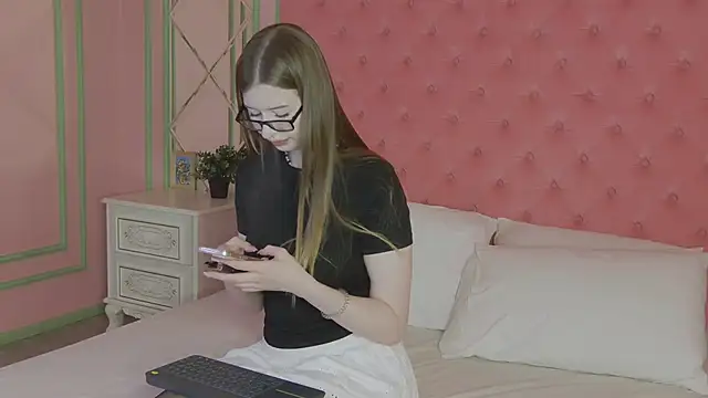 Annie_Meow Adlı Modelin Web Kamerası Şovu