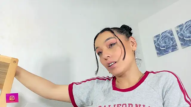 Ariadna-07's Live XXX Chat