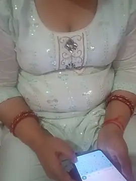 IndianQueennX's Live XXX Chat