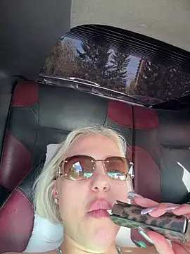 pinkstar_ élő XXX-chatje