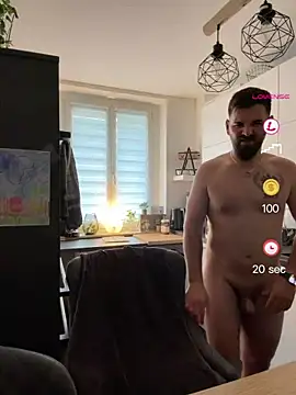 Show modela xxxsharkexxx na web-kameri