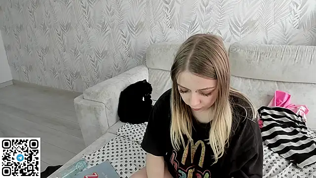Alice_Halle live XXX chat
