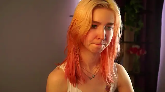 August_female's Webcam Show