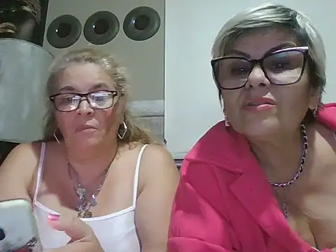 momismilf544's Live XXX Chat