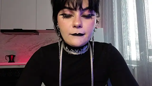IntrigueYourDay's Live XXX Chat