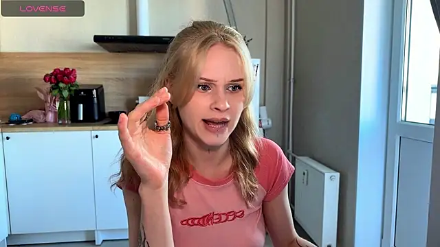 lisa_barbie élő XXX-chatje