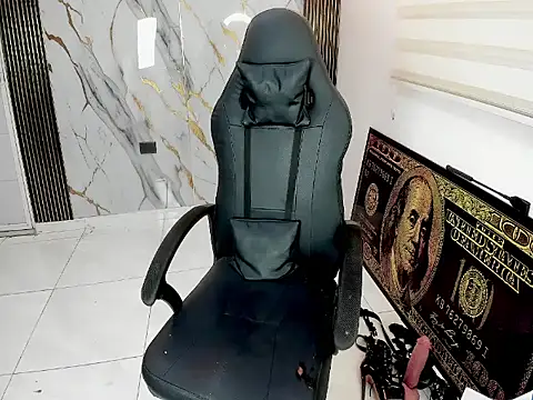 Chat XXX en directo de queen_findom1