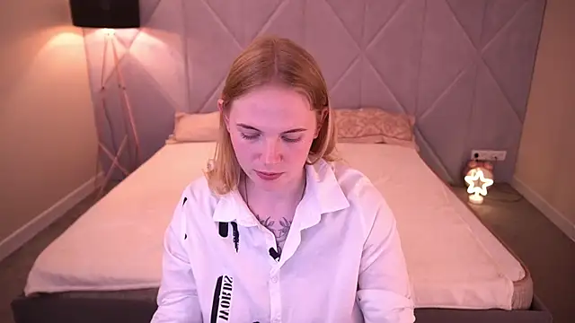 NikkyReyyy Chat XXX in diretta