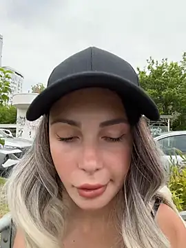 SandraCarter Adlı Modelin Canlı XXX Sohbeti