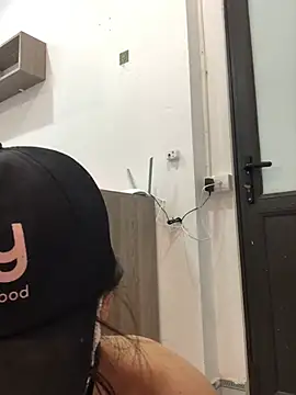 Writhing_First Live chatroom