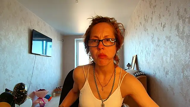 Chat +18 de LioraWeiss ao vivo